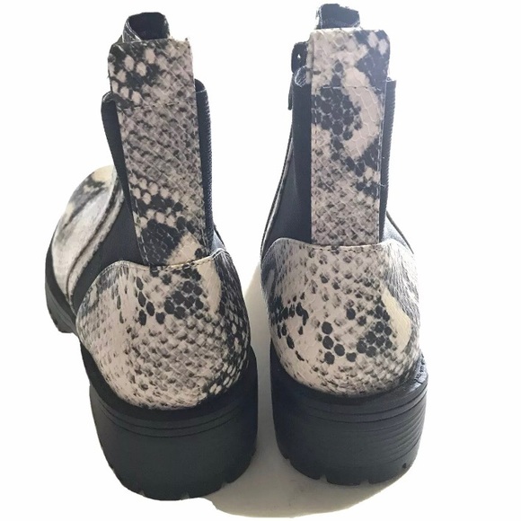 Universal Thread Target Chelsea Boots Booties Double Gore Snake Print Lug Sole 8 - Picture 9 of 10